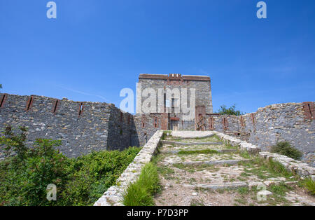 Vista del Forte Puin nella città di Genova il Parco delle Mura trail (Parco delle Mura), Genova (Genova), Italia. Foto Stock