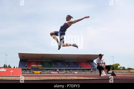 La Gran Bretagna dal Jacob Fincham Duchi compete in Uomini Salto in lungo Finale durante il giorno due del Muller British di Atletica a Alexander Stadium, Birmingham. Foto Stock