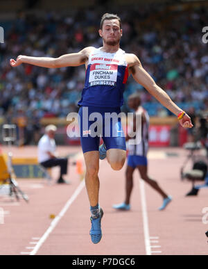 La Gran Bretagna dal Jacob Fincham Duchi compete in Uomini Salto in lungo Finale durante il giorno due del Muller British di Atletica a Alexander Stadium, Birmingham. Foto Stock