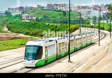 Città in tram in Costantino, Algeria Foto Stock
