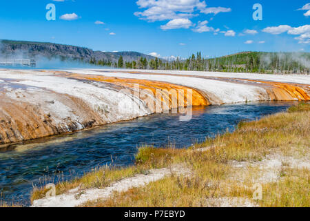 Sorgenti calde e geyser di sabbia nera bacino nel Parco Nazionale di Yellowstone, Wyoming. Foto Stock