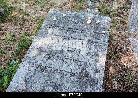 Oggetto contrassegnato per la rimozione definitiva nel cimitero ebraico di Split Foto Stock