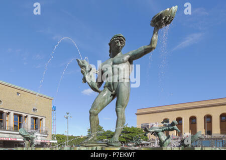 Göteborg, Svezia - 30 Giugno 2014: la statua Poseidon da Carl Milles presso Gotaplatsen. Foto Stock