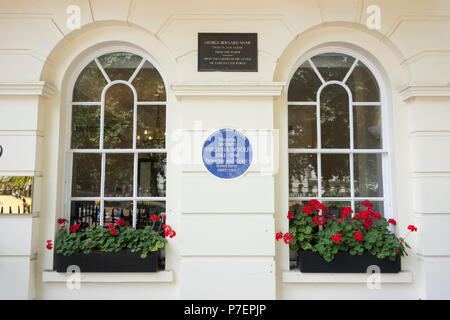 Placca di Virginia Woolf e George Bernard Shaw su 29 Fitzroy Square, Londra W1, Regno Unito Foto Stock