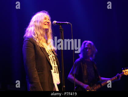 Giovanni Vescovo, Loyle Carner, Patti Smith, Eric Cantona e The Libertines (Peter Doherty e Carl Barat) eseguire al Roundhouse di speranza per la Palestina della carità da lunedì 4 giugno 2018 (foto di Ian Bines/WENN) dotata di: Patti Smith Dove: Londra, Regno Unito quando: 04 giu 2018 Credit: WENN.com Foto Stock