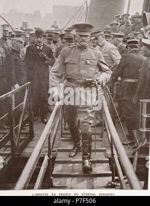 PERSHING , John Joseph MILITAR AMERICANO . 1860 - 1948 FOTOGRAFIA DE LA LLEGADA A FRANCIA COMO JEFE DE LA ARMADA AMERICANA. Foto Stock