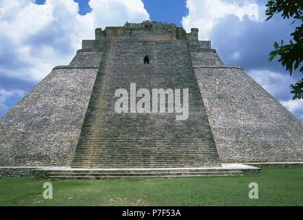 Maya. Uxmal città. Periodo classico. Pyramid ot il mago. Yucatan. Messico. Foto Stock