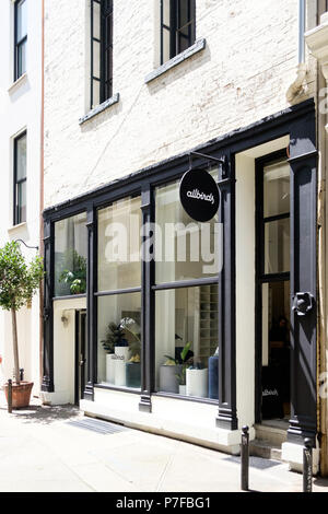 Esterno del popup Allbirds store a nome Hotaling Place, Jackson Street, San Francisco, CA, Stati Uniti d'America. Foto Stock