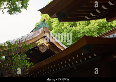 Dettaglio shot di Meiji Jingu tetto del tempio a Yoyogi Park, Tokyo, Giappone. Foto Stock