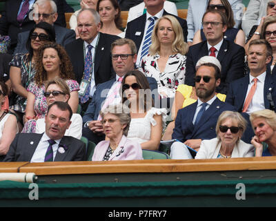 Londra, Regno Unito. 5 Luglio, 2018. James Middleton e Pippa Middleton assistere giorno quattro del Wimbledon Tennis campionati a tutti England Lawn Tennis e Croquet Club il 5 luglio 2018 a Londra, Inghilterra Persone: James Middleton e Pippa Middleton Credito: tempeste Media Group/Alamy Live News Foto Stock