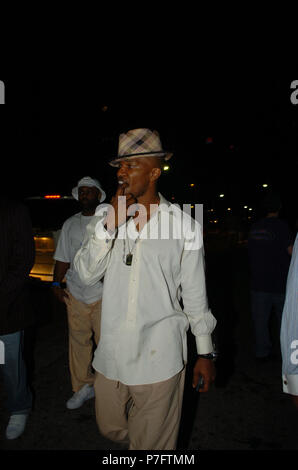 MIAMI BEACH - FL - Gennaio 02, 2005; Jamie Foxx trascorre un weekend caldo con una donna non identificato in South Beach Persone: Jaime Foxx Foto Stock