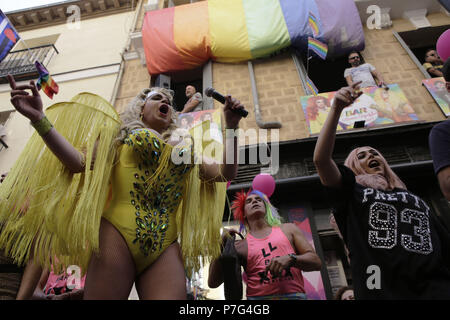 Madrid, Madrid, Spagna. 5 Luglio, 2018. Potenza Chumina visto eseguire per il pubblico.i tacchi alti gara è una delle attività che toke luogo durante il LGBT Gay Pride Festival nel quartiere Chueca, Madrid. Credito: Mario Roldan/SOPA Immagini/ZUMA filo/Alamy Live News Foto Stock