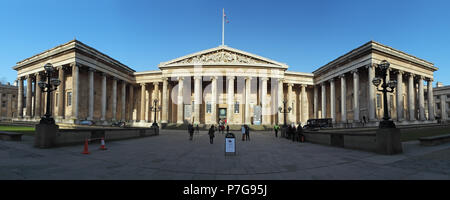 Londra - JAN 5: il British Museum di Londra, in Inghilterra il 5 gennaio 2014. Il British Museum ha una collezione di oltre 8 milioni di oggetti con oltre 80,0 Foto Stock