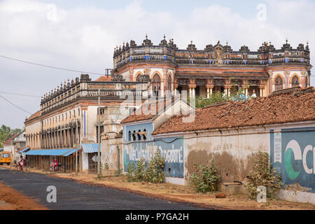 Kanadukathan, India - 12 Marzo 2018: scene di strada nella regione di Chettinad, un'area rinomata per eccezionalmente grand case costruite nel secolo scorso Foto Stock