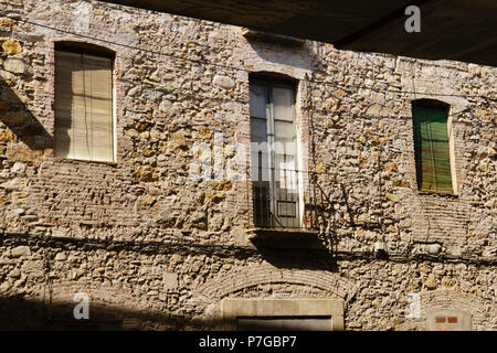 Girona, nella regione della Catalogna, Spagna settentrionale - vecchia casa. Foto Stock