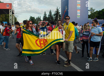 2 luglio 2018 Mosca, Russia. I fan della nazionale brasiliana presso il FIFA fan festival nella zona della ventola della Coppa del Mondo FIFA 2018 in Vorob'evy Foto Stock