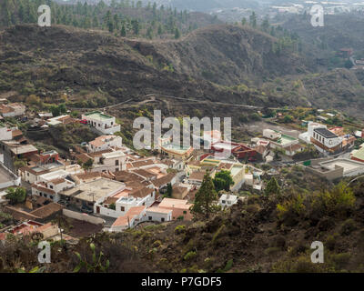 Tenerife, Isole Canarie - Chirche, un mirador sulla strada da Guia de Isora al Teide. Vista su Cirche e città. Foto Stock