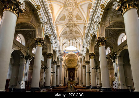 RAGUSA, Italia - 18 agosto 2017: interno barocco del XVIII secolo Ragusa cattedrale dedicata a San Giovanni Battista. Foto Stock