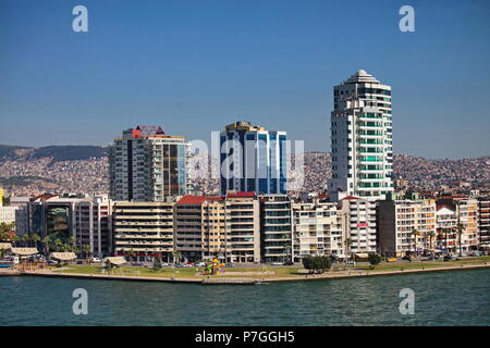 IZMIR, Turchia - 26 Giugno 2015: vista panoramica del lungomare di Izmir, Turchia Foto Stock