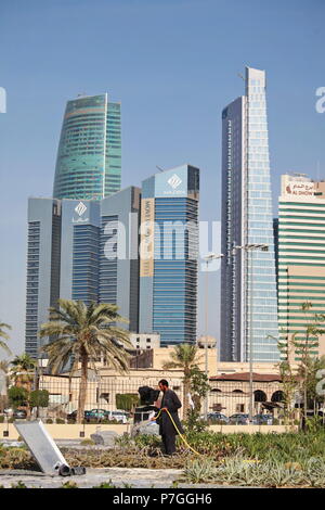 KUWAIT CITY, Kuwait - 12 Novembre 2013: Skyline di Kuwait City, Medio Oriente Foto Stock