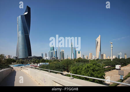 KUWAIT CITY, Kuwait - 12 Novembre 2013: Skyline di Kuwait City, Medio Oriente Foto Stock