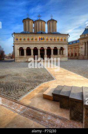 Famoso religiosa chiesa patriarcale di Bucarest, edificio spirituale di Cristiani Ortodossi, la più bella cattedrale della Romania Foto Stock