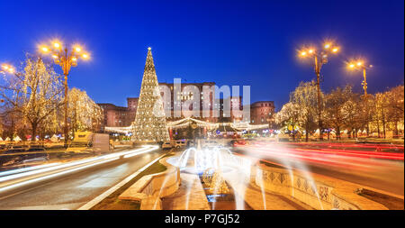 Bucarest cityscape in vacanze di Natale, Romania Foto Stock