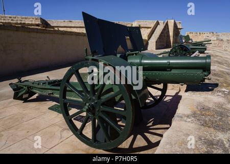 Schneider 105/11 mountain Obus, 1919, Castello di San Carlos, diciassettesimo secolo, Palma di Mallorca, Spagna. Foto Stock