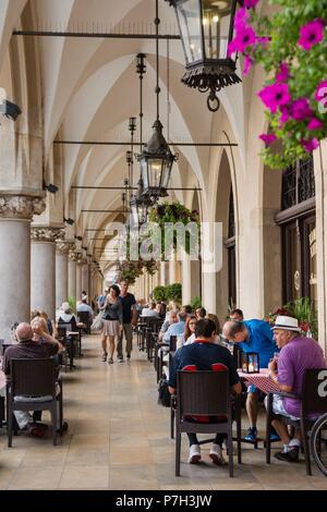Caffetterie de Sukiennice,Rynek GÅ'ówny , plaza del Mercado, Cracovia , voivodato de Pequeña,Polonia Polonia, Europa orientale. Foto Stock