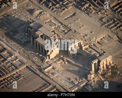 Egipto. Ramesseum. Nombre dado al templo funerario erigir ordenado por Ramsés II, y situado en la necrópolis de Tebe, en la ribera occidental del río Nilo, Frente a la ciudad de Luxor. Foto Stock