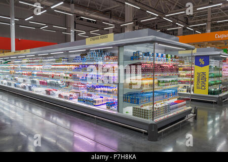 Samara, Russia - 29 Giugno 2018: interno dell'ipermercato lenta. Foto Stock