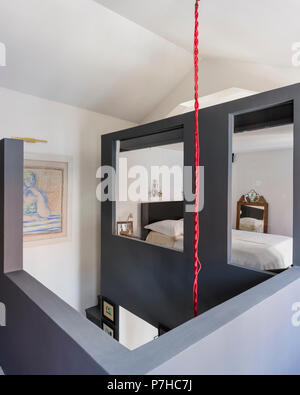 Scatolato in zona letto in soppalco-come moderno appartamento Foto Stock