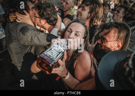 Hradec Kralove, Repubblica Ceca. 05 Luglio, 2018. Il pubblico a cui hanno partecipato la roccia per persone Festival. Credito: Krzysztof Zatycki/Pacific Press/Alamy Live News Foto Stock