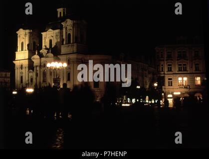 PLAZA DE LA CIUDAD VIEJA - Iglesia de San Nicolas. Posizione: Iglesia de San Nicolas-Ciudad Vieja, Praga, Repubblica ceca. Foto Stock