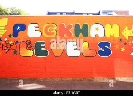 Segno per i livelli di Peckham, bonificata parcheggio multipiano, ora Londra più calde di lavoro/vita mozzo, nel sud di Londra, Regno Unito Foto Stock