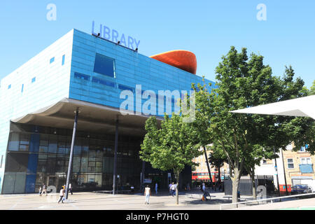 Sarà Alsop's Stirling Prize-Winning Peckham Library, che ha vinto il premio di Stirling per architettura nel 2000, nella parte sud di Londra, Regno Unito Foto Stock