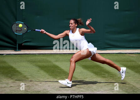 Madison Keys in azione il quinto giorno dei Campionati di Wimbledon all'All England Lawn Tennis and Croquet Club di Wimbledon. PREMERE ASSOCIAZIONE foto. Data immagine: Venerdì 6 luglio 2018. Vedi PA storia TENNIS Wimbledon. Il credito fotografico dovrebbe essere: John Walton/PA Wire. Foto Stock