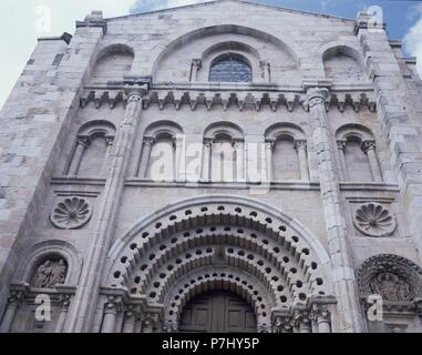 PUERTA MERIDIONAL O PUERTA DEL OBISPO DE LA CATEDRAL DE ZAMORA - SIGLO XII - ROMANICO ESPAÑOL. Posizione: Catedral, Zamora, Spagna. Foto Stock