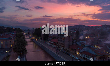 Paesaggio al tramonto, Sarajevo, Bosnia ed Erzegovina Foto Stock