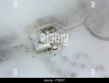 Foto aerea, inverno a Winterberg, Kahler Asten Mountain Mountain Heath, Winterberg, Sauerland, Hochsauerlandkreis (distretto), HSK, Renania settentrionale-Vestfalia, Germania, Europa Foto Stock