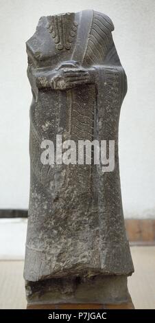Mari, antico babilonese diorite statua del governatore Tura-Dagan con iscrizione cuneiforme, 2° millennio BC. Museo dell'antico Oriente. Istabul, Turchia. Foto Stock