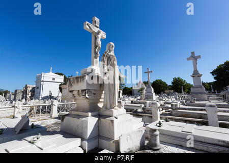 Luogo di sepoltura al Cementerio Cristóbal Colón nella Vecchia Havana, Cuba Foto Stock