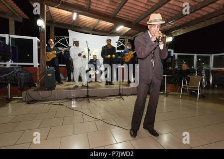 La band cubane Septeto Nacional sul tetto del Lincoln Hotel, Old Havana, Cuba Foto Stock