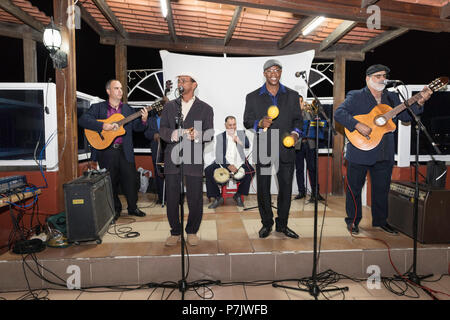 La band cubane Septeto Nacional sul tetto del Lincoln Hotel, Old Havana, Cuba Foto Stock