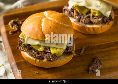 In casa la Mississippi Pot Roast Sandwich con formaggio Foto Stock