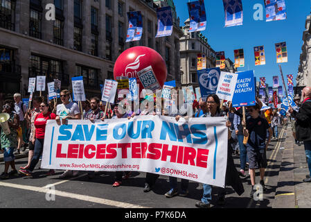 NHS settantesimo anniversario marzo organizzata dall Assemblea popolare, salvare il nostro NHS Leicestershire banner, LONDRA, REGNO UNITO, 30/06/2018 Foto Stock