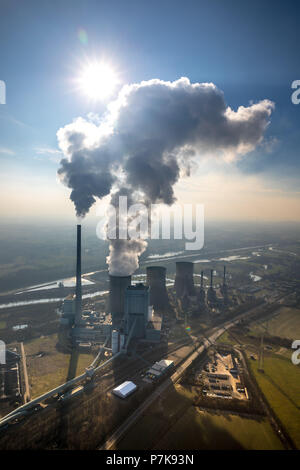 Potenza di RWE AG Gersteinwerk power plant centrali a carbone vegetale con gas di scarto nube sulla Lippe a Werne. Emissioni, convenzionale di impianto alimentato a carbone, Werne, Ruhrgebiet, Nord Reno-Westfalia, Germania Foto Stock
