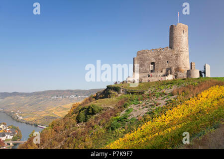 Le rovine del castello di Landshut, Bernkastel-Kues, Renania-Palatinato, Germania Foto Stock