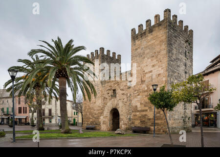 Medieval city gate di Alcudia, Maiorca, isole Baleari, Spagna Foto Stock