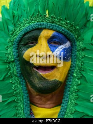 Luglio 06, 2018: Brasiliano ventola a Kazan Stadium durante il quarto di finale tra Brasile e Belgio durante il 2018 Coppa del mondo. Ulrik Pedersen/CSM Foto Stock